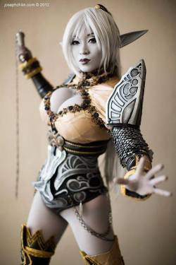 kamikame-cosplay:  Still one of my favorite photos of the Dark Elf - Lineage 2 costume that Yaya Han made! Shot by Joseph Chi Lin! Read up on how exactly she made this costume on her website Wig sponsored by Epic Cosplay Wigs, cut/styled by meYes,