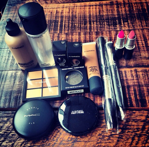 michelleperegrina:  Untitled | via Tumblr on We Heart Ithttp://weheartit.com/entry/91475485/via/InLoveWithMakeup