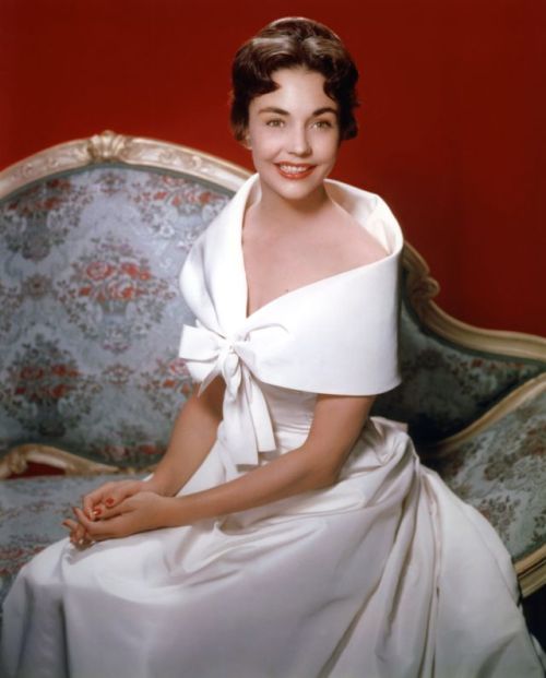 vintageeveryday:40 beautiful photos of Jennifer Jones in the 1940s and 1950s.