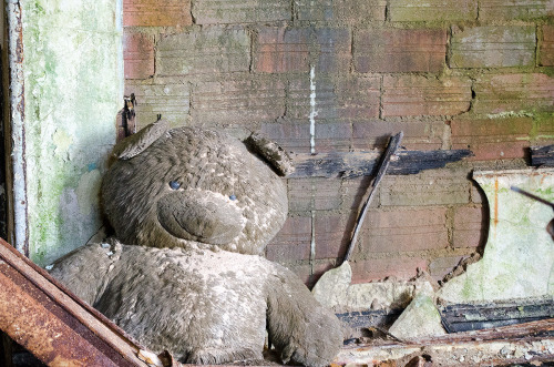abandoned-playgrounds:  The John B. Gordon Elementary School on 1205 Metropolitan Avenue! Check out the Link for more great pictures and information. East Atlanta School 