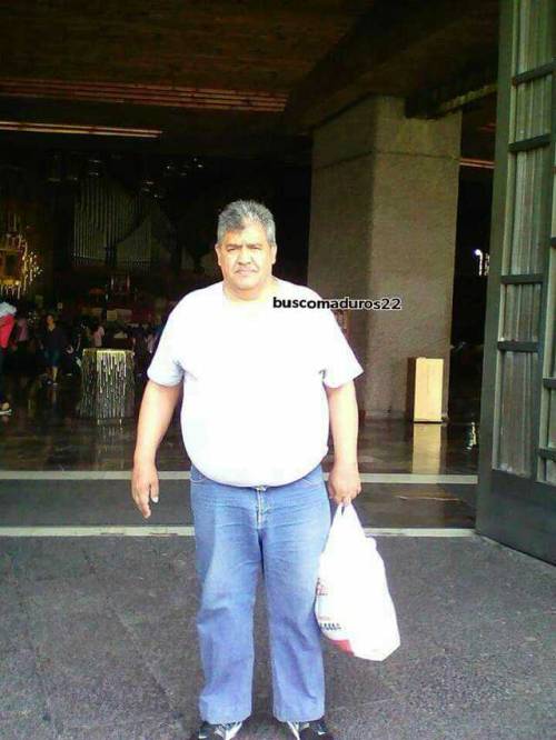 gordito90:  buscomaduros22:  Rico maduro casado y muy caliente #buscomaduros  Que rico señor