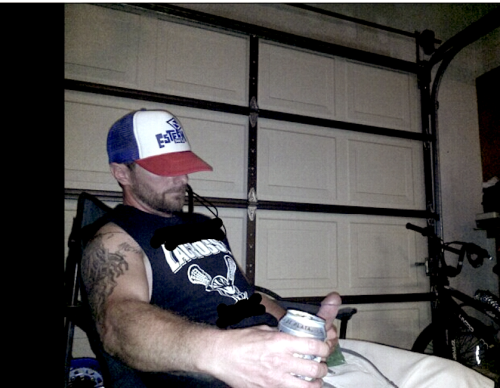 realmenstink: STUDLY GARAGE GOONER !!! 