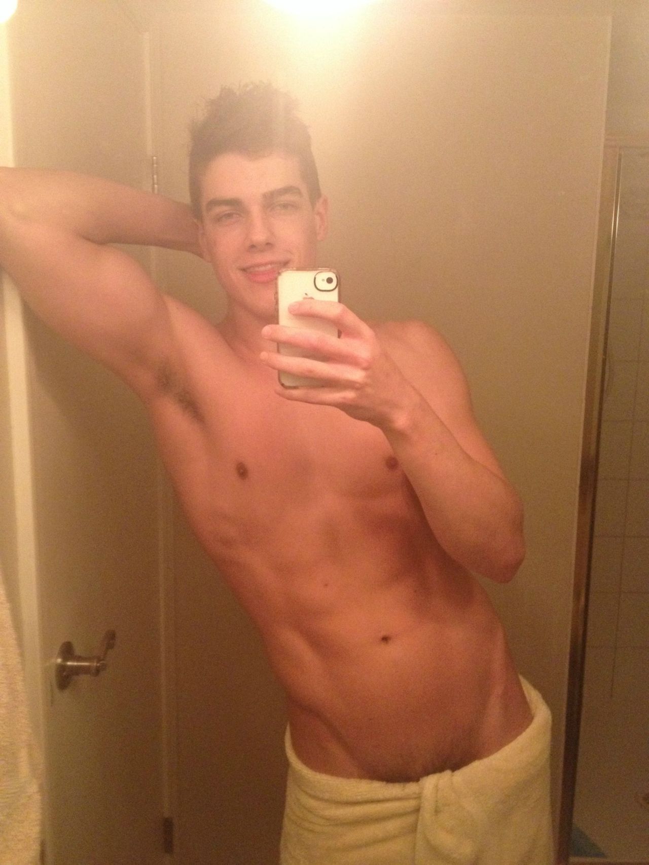 betterthanpornnn:  Check out my snapchat challenge on my tumblr and see if you can