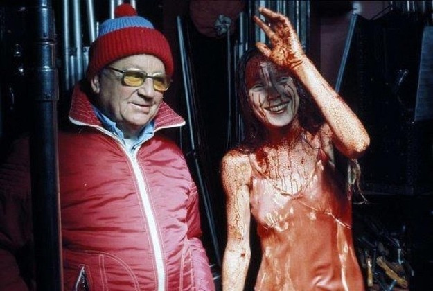 sleeping-with-w0lves:  liondew:  Goofy pictures behind the scenes of horror movies©