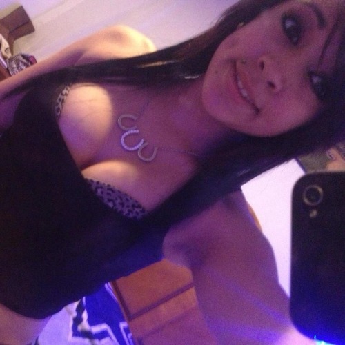 texassexiest:  100 notes to see nudes of Her annon submissions of her ex