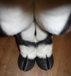 hoofedfursuits: When it’s so cold outside why not slip into something more… comfortable  🐐😜