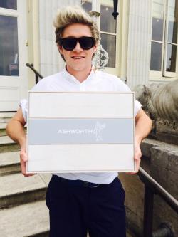 direct-news:  @AshworthGolfEU: @NiallOfficial @onedirection loving the new Ashworth Golf apparel!!! Enjoy Niall, play well #walkmore 