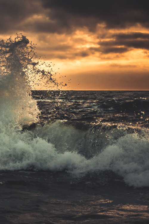 lsleofskye:  Wave splash