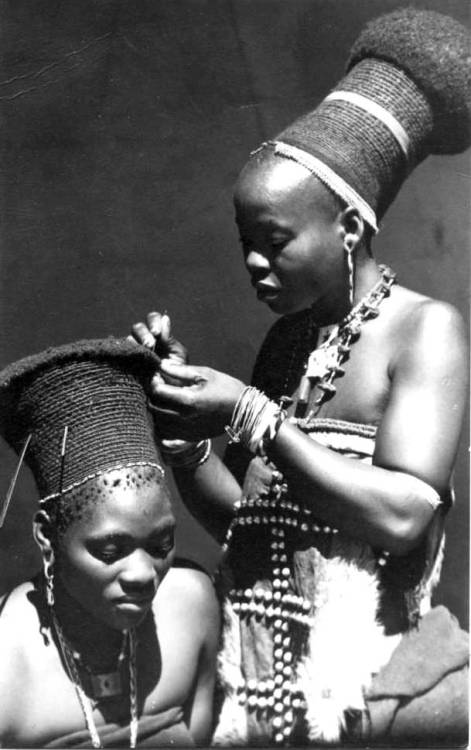 itswadestore:Zulu Women in South Africa in 1915.