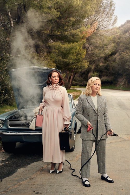 kissawayfromkillin: Maya Rudolph and Amy Poehler by Art Streiber for Vanity Fair