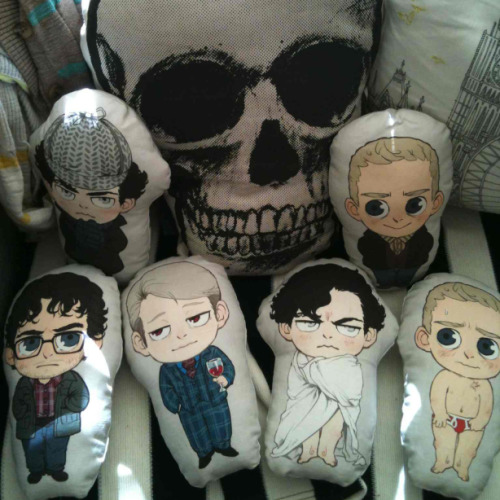 I got my new plusshhieess and had some fun with them hahahajshsddkf Red Pants John and Sheetlock WIll Graham and Hannibal Lecter I’ll have these at Sherlock Seattle and APE and maybe SnafuCon! I’ll only have a few at Seattle depending on how