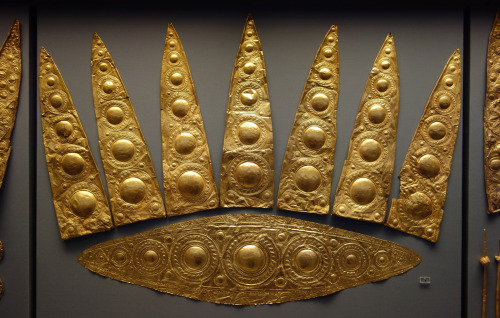 ancientart:Gold diadem and necklace from Grave Circle A at Mycenae, Greece. These artefacts date to 
