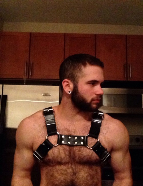 gymratskip:  oliveracedavis:  I got a new toy. :)  “I was having sexual problems when I happened to run into Dr. Skip at the local leather bar!"  "He had the cure for me instantly!” “He grabbed my harness with one hand an