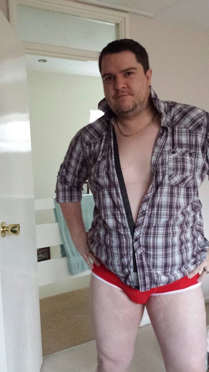 hansoloschubbybrother:  Getting ready…or maybe posing ;) 