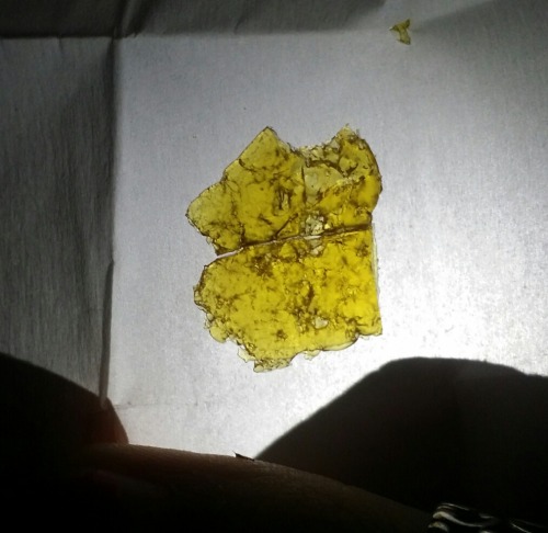 dabbin-fairy:  Some dank ass shatter that I just got✌