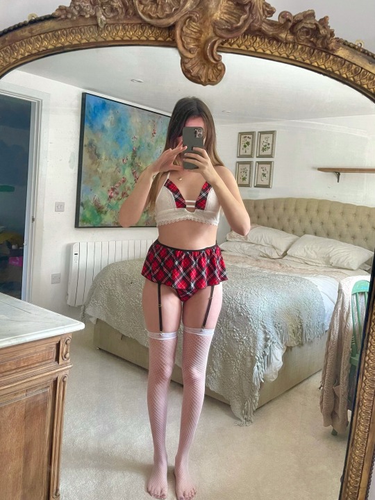 i-hate-the-beach:Hey guys! Want to have a month of naughtiness for ū? My OF is 80% off right nowwww💞🥰 come join me, it’s worth it! So many full length videos are I N C L U D E D‼️😶 http://allmylinks.com/KiraBee 