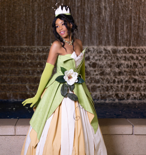 Just like my other Tiana cosplay I made this last minute so there are things I would like to change.