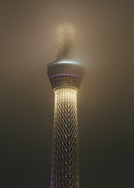 daichiyo-jl:  Foggy Skytree by ninwin on Flickr. 