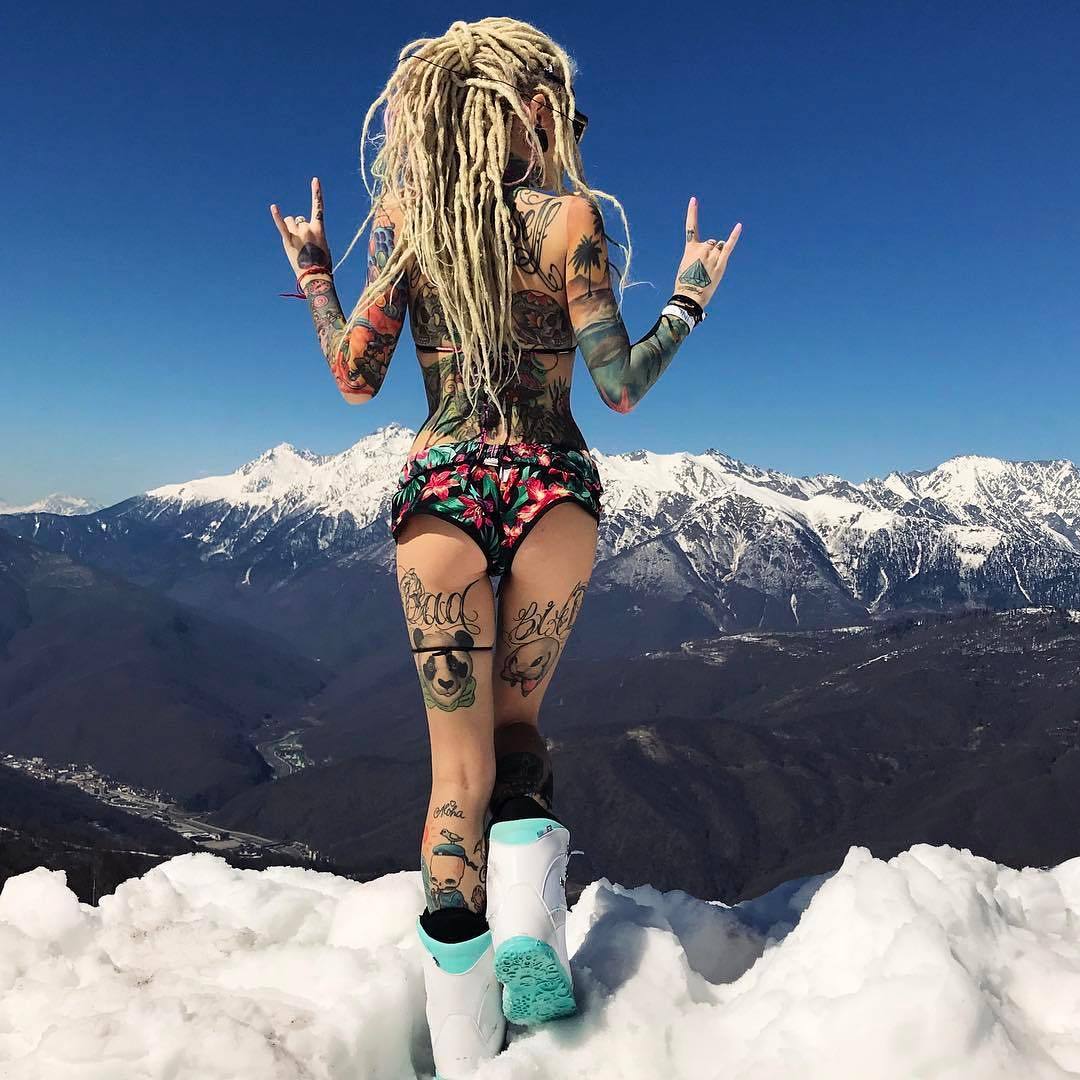 Chicks in Shorts