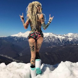 Chicks In Shorts