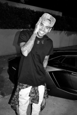 livefreeordiex:  chris breezy 