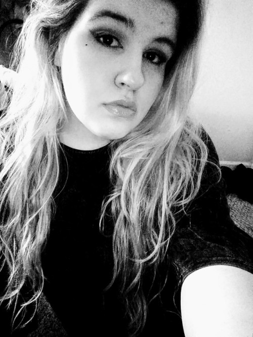 cinnalynnn:  Can I chat with you on kik? Just looking for social and you are breathtaking