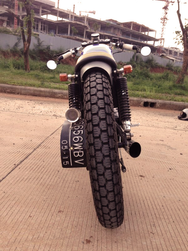 garageprojectmotorcycles:  Mahatma from Besi Moto in Indonesia sent me some pics