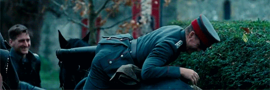 christhepine:How to mount a horse, a guide by Chris Pine