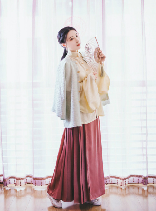Traditional Chinese hanfu by 菜花拾月