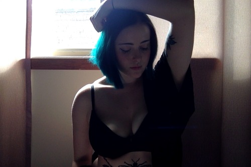 XXX ri0t-grrrl:  When the sun kisses your skin photo