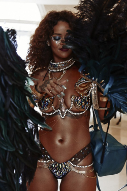 smokingsomethingwithrihanna: Crop Over 2015