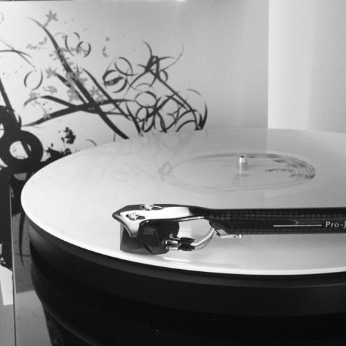 recordnerdz:  Russian Circles - Enter (1st Press, White /400) - Thanks @blackgoldbrooklyn! #russiancircles #vinyl #records 