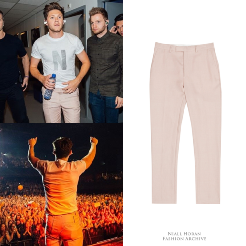 nhfashionarchive:Niall performing in Amsterdam | April 28, 2018Reiss Cosmopolitan T Slim Fit Linen T