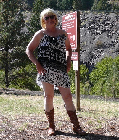 a simple dress i wore earlier at a rest stop,, i got some intresting looks, lol mostly from older wo