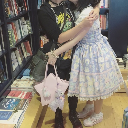 trishalow: littlepancake: the gutter punk and the sweet lolita  always good this romance