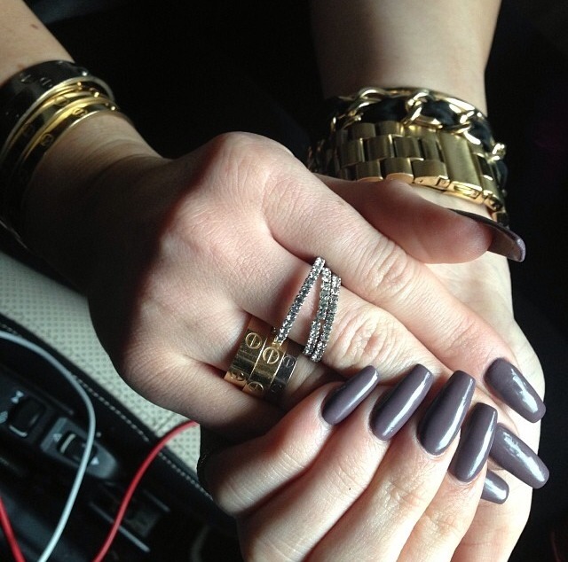 thegoldenonexo:  kyliejennerstyle:  Obsessed with her nails!  Xo 