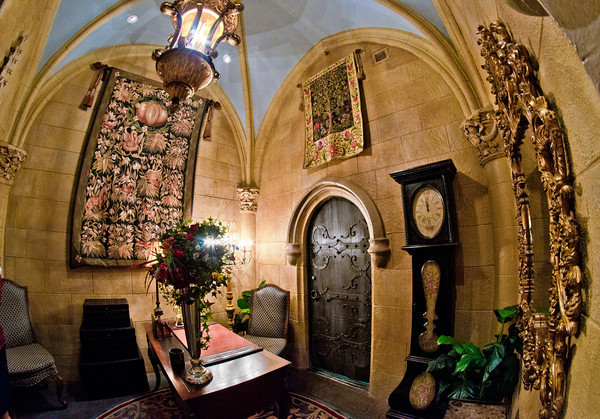 dreams-of-a-disney-wonderland:  A Tour of a Cinderella Castle Suite 