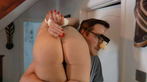 mmpphhmmpphh:  Emma-Borderland. lovely captive 