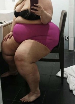 Sophie-Cellulite: I Still Wanna Be All Booty With A Smaller Belly But Feeling This