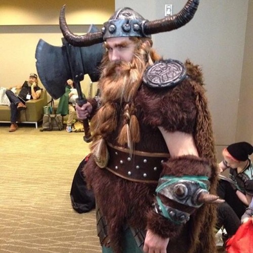 ani-mia:@rawrbomb’s amazing How To Train Your Dragon cosplay. His work always amazes me. #cosplay #emeraldcitycomiccon