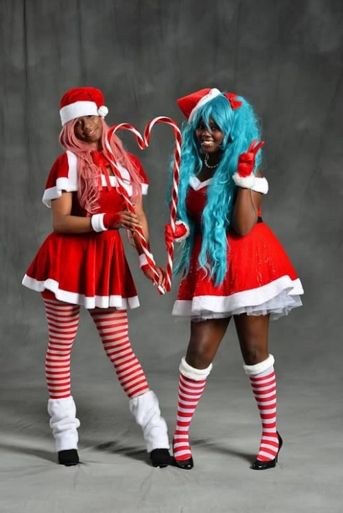 senseret: tamasenpai: This is me and my friend Yumi doing a Christmas version of Vocaloids~ I’