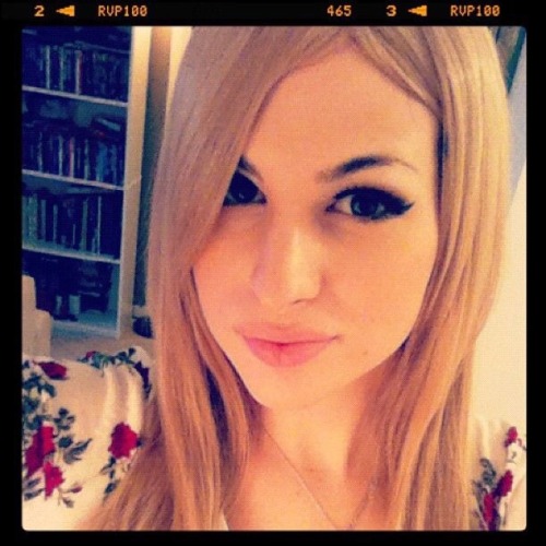 traphunter01:  Very pretty Bailey Jay selfies…