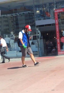 sixpenceee:  “Friend saw this in Istanbul today.”   (Source) 