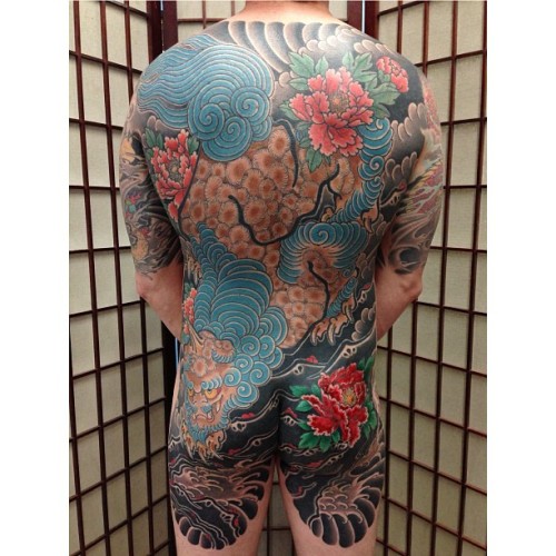 (via .@smallpaultattoo | Mission complete! @thetruetattoo #彫義誠 #horigisei #irezumi #karashishi #bot&