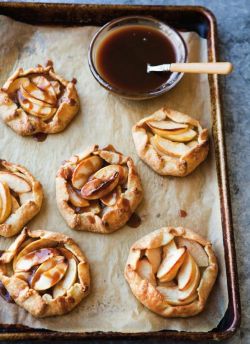 intensefoodcravings:  Apple Galettes with