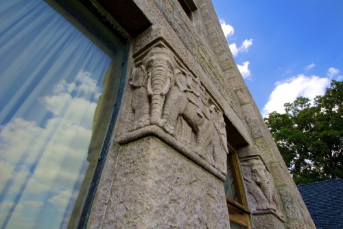 Elephants carved on pilasters on the tower of Glencairn Museum.