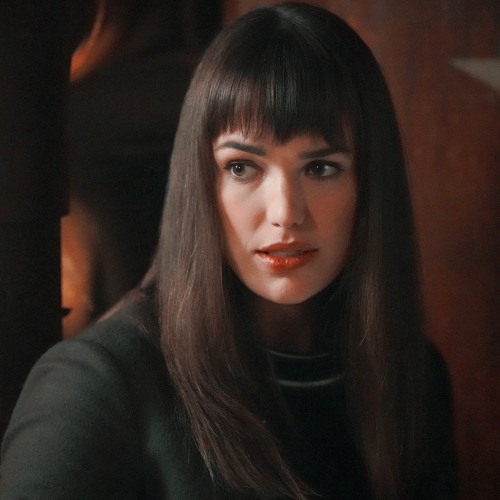 Jemma Simmons (Elizabeth Henstridge) + Fitzsimmons  Like if you save or credits for @BlEBERSCCP on t