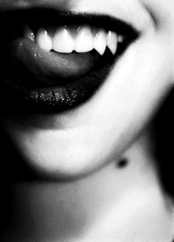 blog-with-fangs:  Vampire blog.