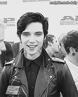 andybiersack-daily:Andy Biersack AP Music Awards 2014 | Bryan’s interview