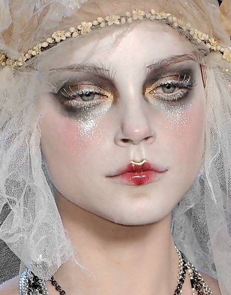 dreampopvevo - John Galliano Fall - 2009AKA the most...